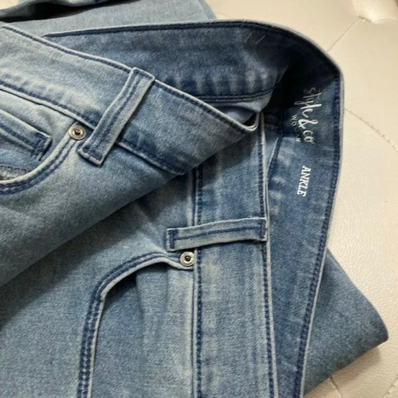 NEW Style & Co Blue Denim Floral Cropped Jeans Size 16W - Picture 6 of 9